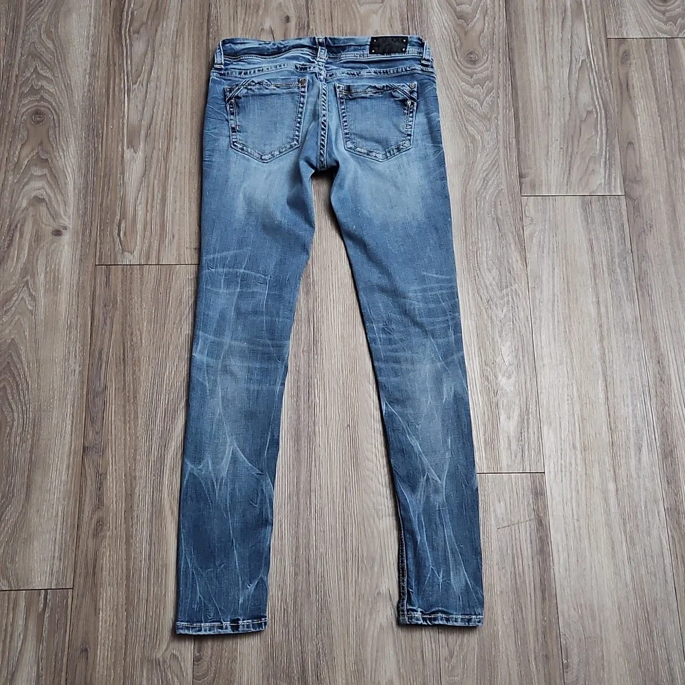 Buckle Women's Faded Blue Skinny Jeans - Picture 3 of 16